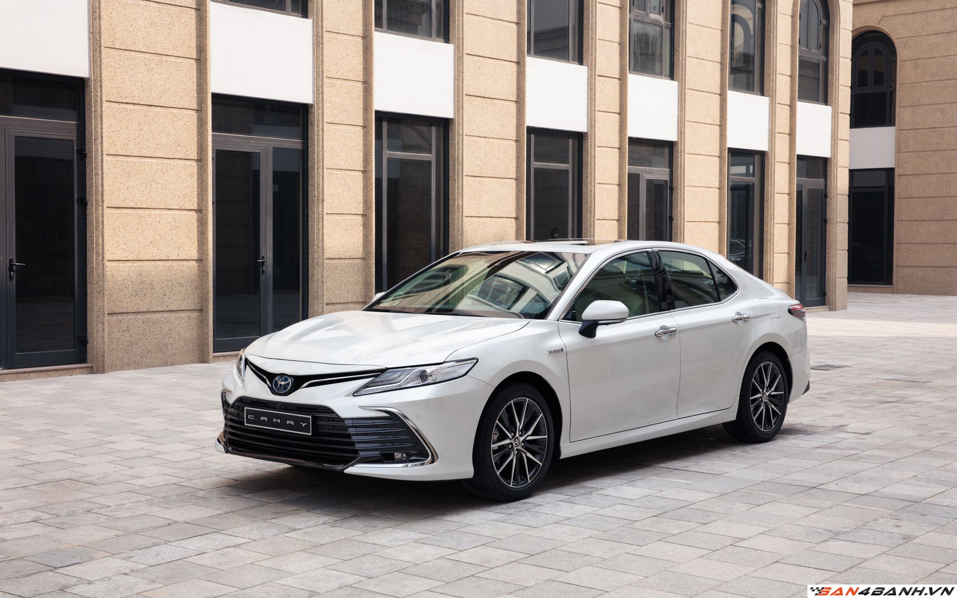 Toyota Camry Hybrid 2021-2024