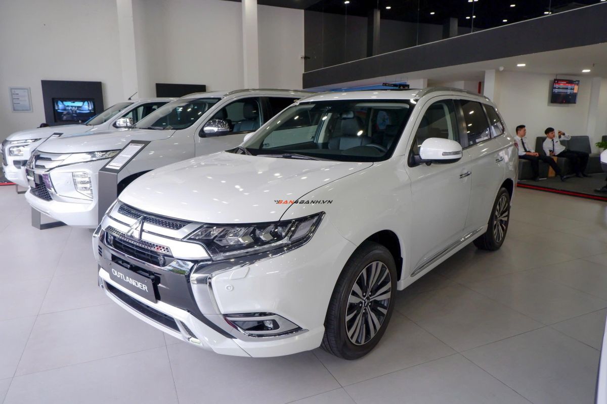 Mitsubishi Outlander 2 0 CVT Premium 2023 Tin rao 903 triệu 865