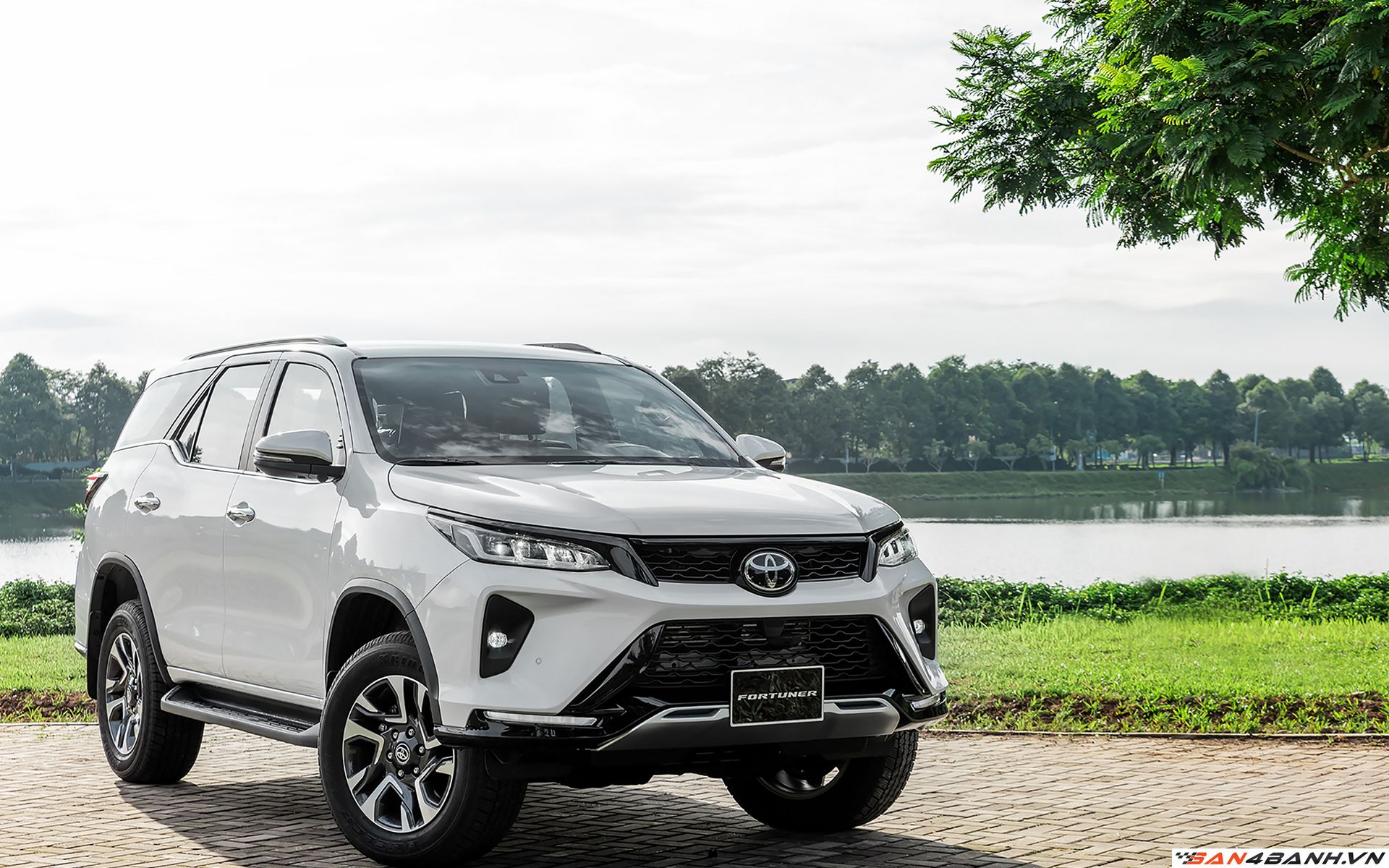 kham-pha-tong-quan-thong-so-ky-thuat-toyota-fortuner-2024