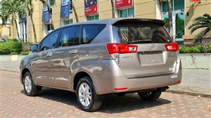 Toyota Innova 2.0E