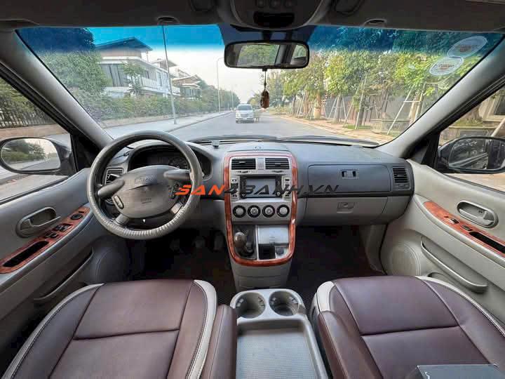 Kia Carnival GS 2.5 MT