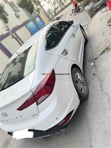 Hyundai Elantra 1.6 AT