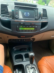 Toyota Fortuner 2.7V 4x2 AT