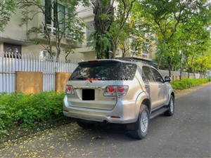 Toyota Fortuner 2.7V 4x4 AT