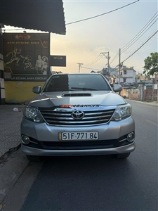 Toyota Fortuner 2.7V 4X2 AT