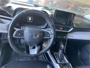 Toyota Veloz Cross CVT