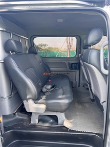 Hyundai Grand Starex Van 2.4 MT