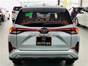 Toyota Veloz Cross CVT Top