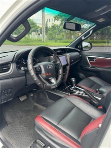 Toyota Fortuner 2.8 4x4 AT Legender