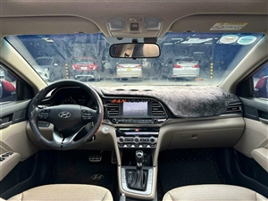 Hyundai Elantra 2.0AT