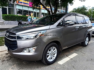 Toyota Innova 2.0E