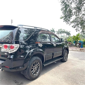 Toyota Fortuner 2.7V 4x4 AT