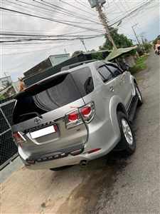 Toyota Fortuner 2.7V 4x2 AT