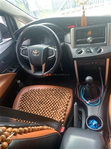 Toyota Innova 2.0E