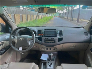 Toyota Fortuner 2.7V 4x4 AT