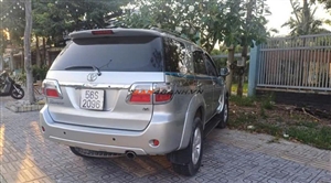 Toyota Fortuner 2.7V 4x4 AT