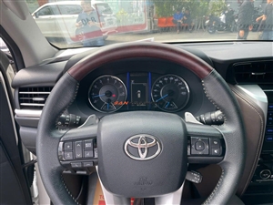 Toyota Fortuner 2.7V 4x2 AT TRD