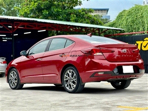 Hyundai Elantra 2.0AT