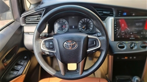 Toyota Innova 2.0E