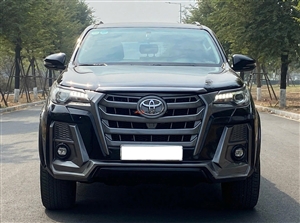 Toyota Fortuner 2.8V 4x4 AT