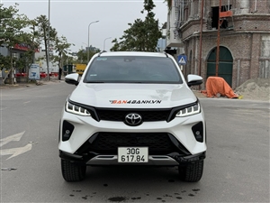 Toyota Fortuner 2.8 4x4 AT Legender