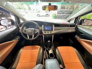 Toyota Innova 2.0E