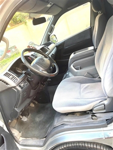 Toyota Hiace Super Wagon 2.7