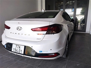 Hyundai Elantra 1.6 AT