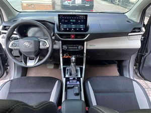 Toyota Veloz Cross CVT Top