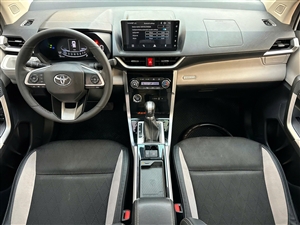 Toyota Veloz Cross CVT Top