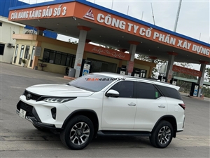 Toyota Fortuner 2.8 4x4 AT Legender