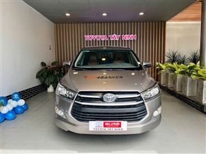 Toyota Innova 2.0E