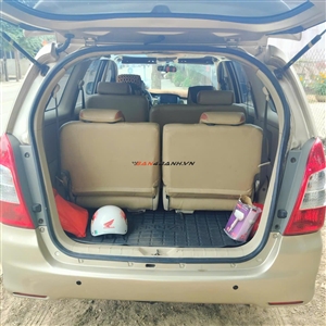 Toyota Innova 2.0E