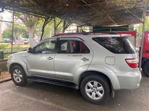 Toyota Fortuner 2.7V 4x4 AT