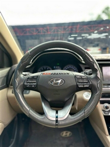 Hyundai Elantra 2.0AT