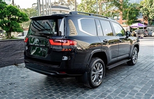 Toyota Land Cruiser 300