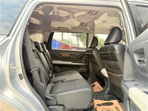 Toyota Veloz Cross CVT Top