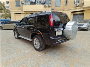 Ford Everest 2.5L 4x2 AT