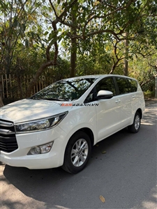 Toyota Innova 2.0E