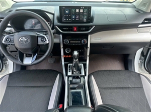 Toyota Veloz Cross CVT Top