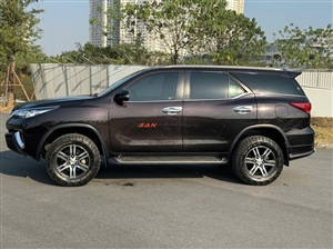 Toyota Fortuner 2.4 4x2 MT