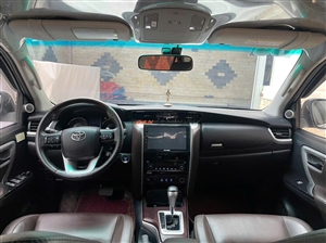 Toyota Fortuner 2.7V 4x4 AT