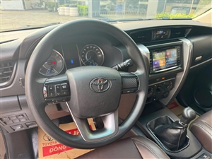 Toyota Fortuner 2.4G 4x2 MT