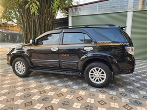 Toyota Fortuner 2.7V 4x2 AT