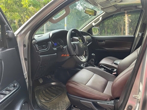 Toyota Fortuner 2.4G 4x2 MT