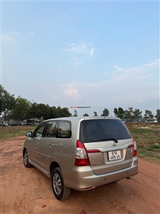 Toyota Innova 2.0E