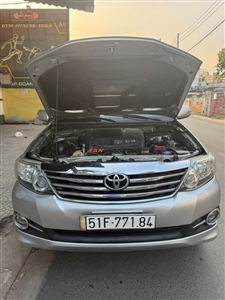 Toyota Fortuner 2.7V 4X2 AT