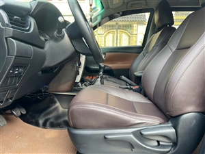 Toyota Fortuner 2.4G MT