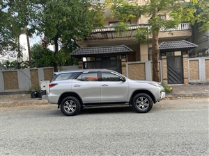 Toyota Fortuner 2.4G 4x2 MT