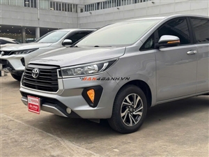 Toyota Innova 2.0E